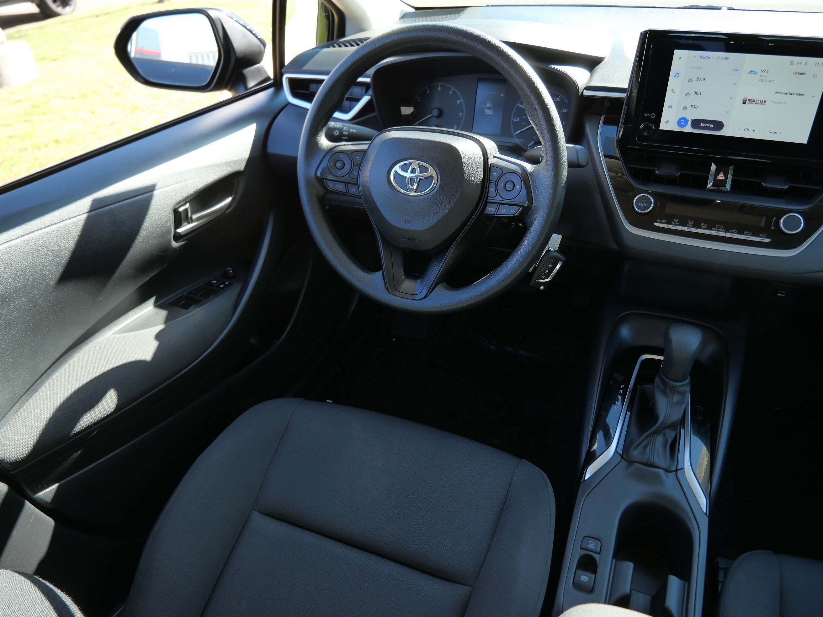 Certified 2025 Toyota Corolla LE FWD image 9