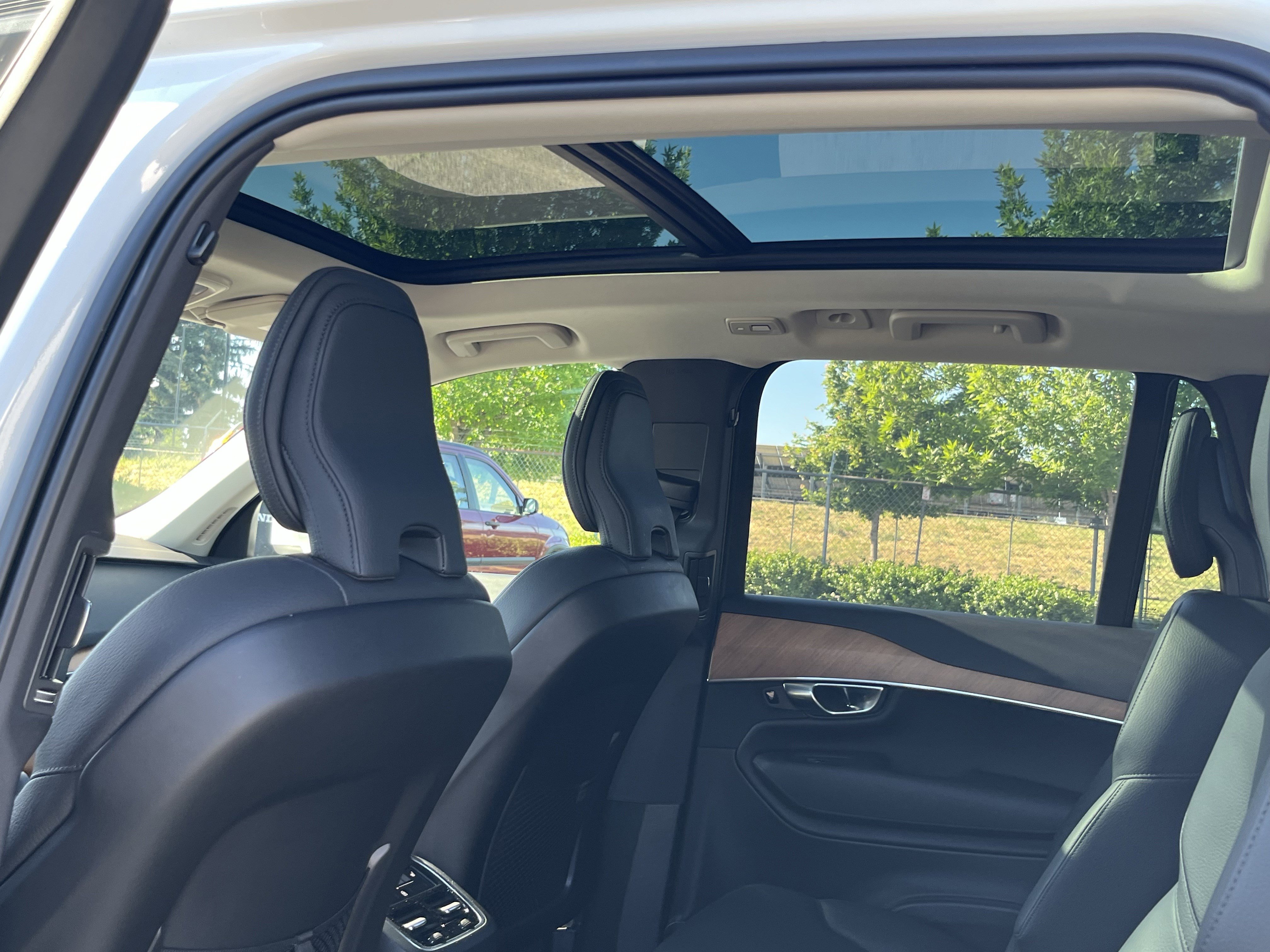 Used 2025 Volvo XC90 T8 Plus w/ Protection Package Premier AWD/4WD image 15
