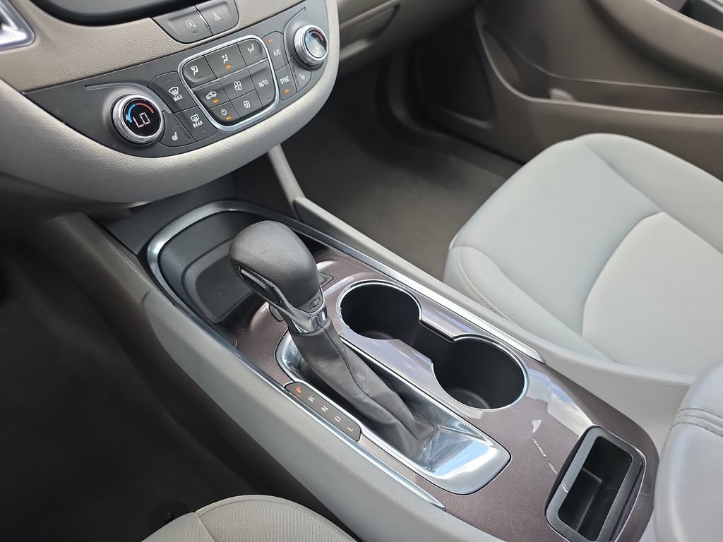 Used 2021 Chevrolet Malibu LT FWD image 19