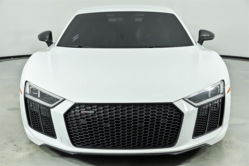 Used 2018 Audi R8 V10 w/ Premium Package RWD image 5