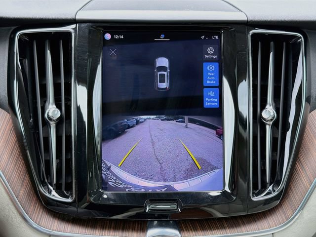 Used 2022 Volvo XC60 B5 Momentum w/ Protection Package Premier FWD image 33