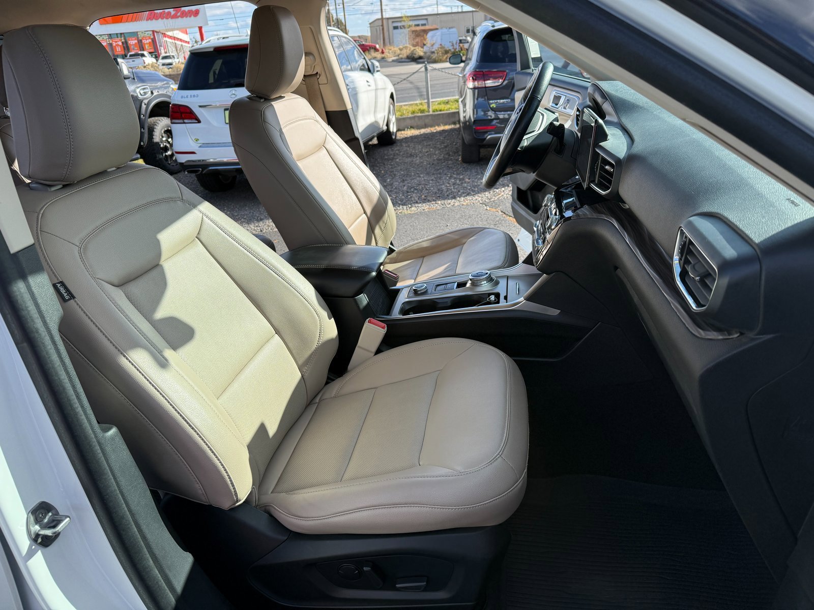 Used 2022 Ford Explorer Limited w/ Hybrid Equipment Group 310A image 7