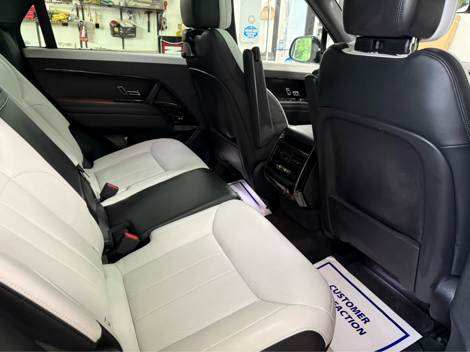 Used 2023 Land Rover Range Rover Sport SE Dynamic image 30