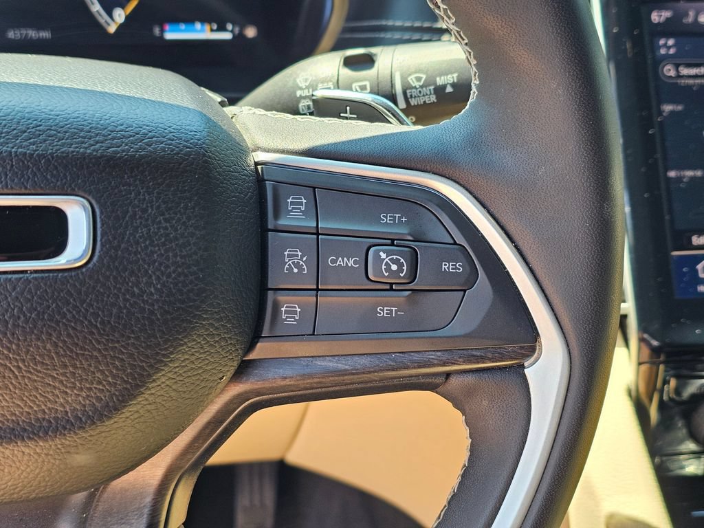 Used 2023 Jeep Grand Cherokee L Limited w/ Luxury Tech Group II AWD/4WD image 11
