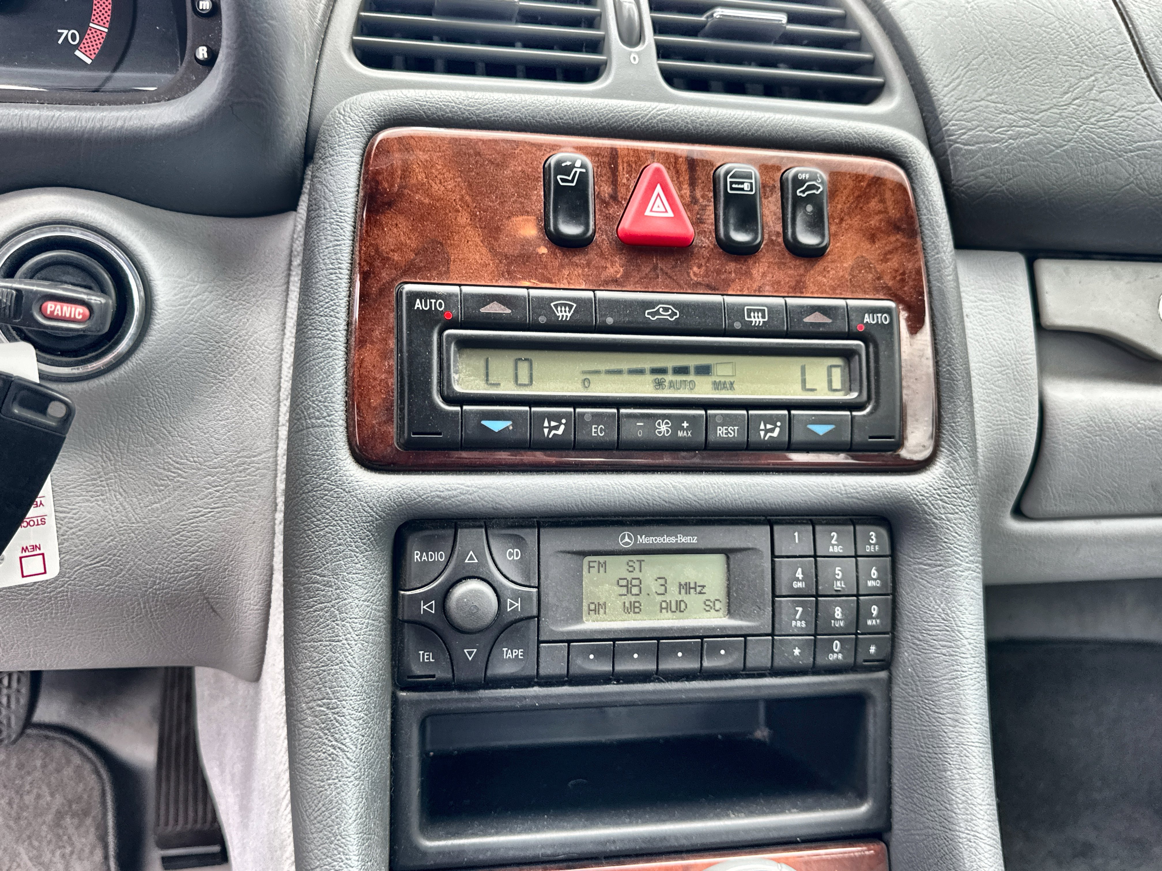 Used 1999 Mercedes-Benz CLK 320 Coupe image 13