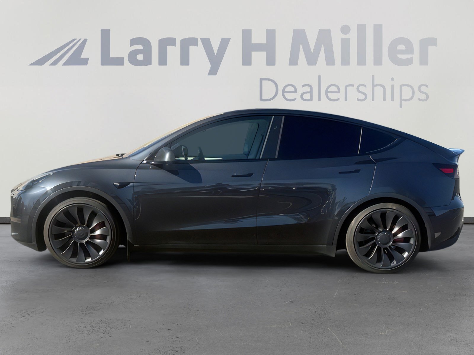 Used 2024 Tesla Model Y Performance image 2