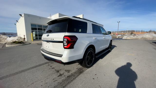 Certified 2024 Ford Expedition Limited image 9