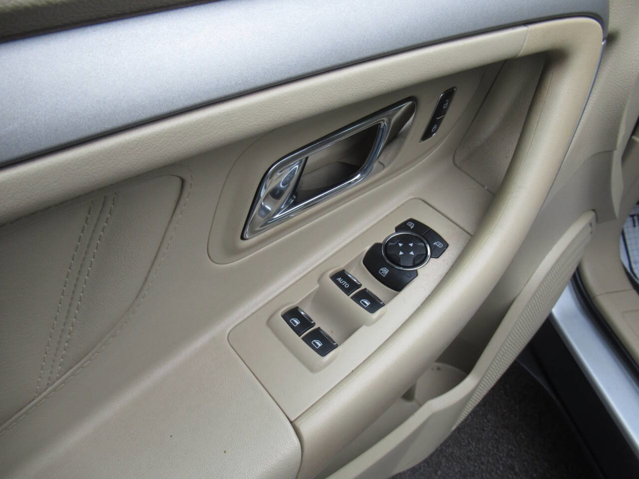 Used 2015 Ford Taurus SEL w/ Equipment Group 201A AWD/4WD image 15
