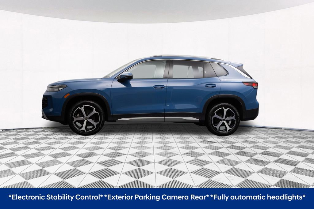 Used 2025 Volkswagen Tiguan SE image 6