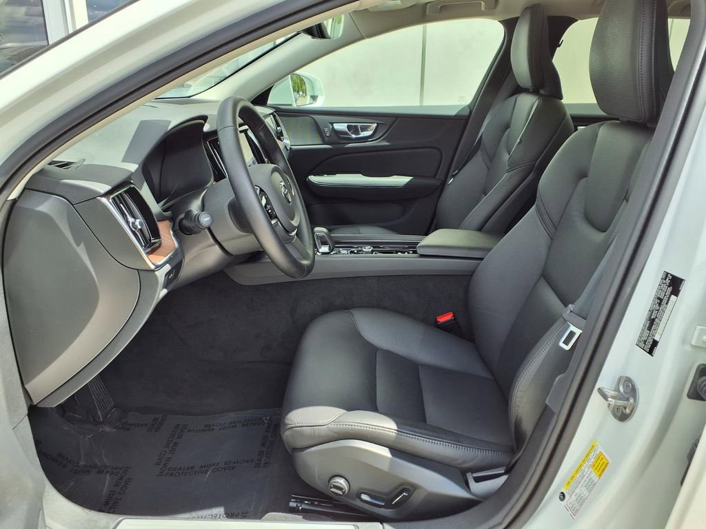 Certified 2025 Volvo V60 B5 Cross Country Plus AWD/4WD image 7