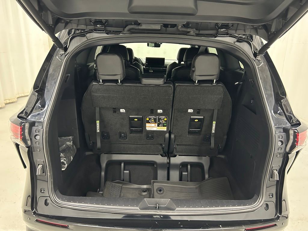 Used 2025 Toyota Sienna Platinum AWD/4WD image 11