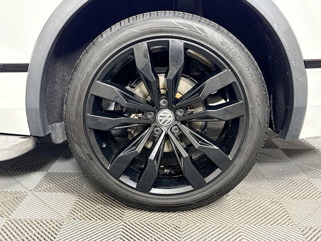 Used 2020 Volkswagen Tiguan SE R-Line FWD image 4
