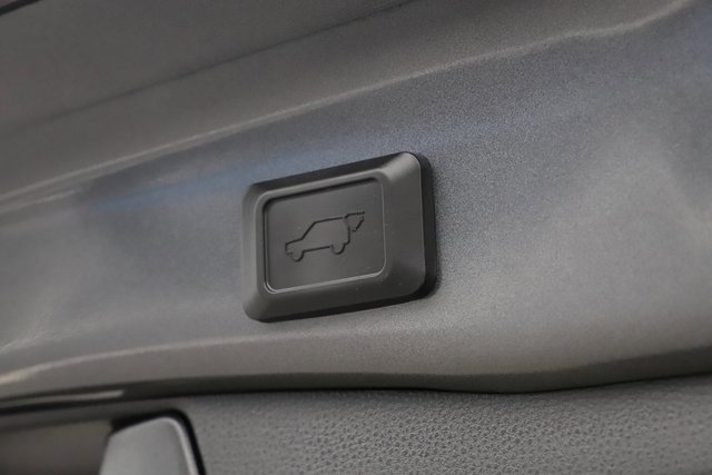 Used 2023 Toyota RAV4 SE image 8