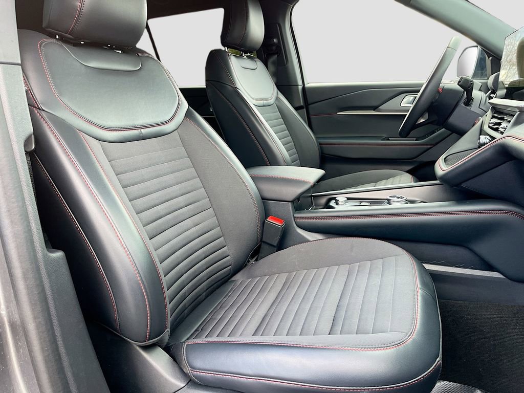 Used 2025 Ford Explorer ST-Line w/ ST-Line Street Pack image 28