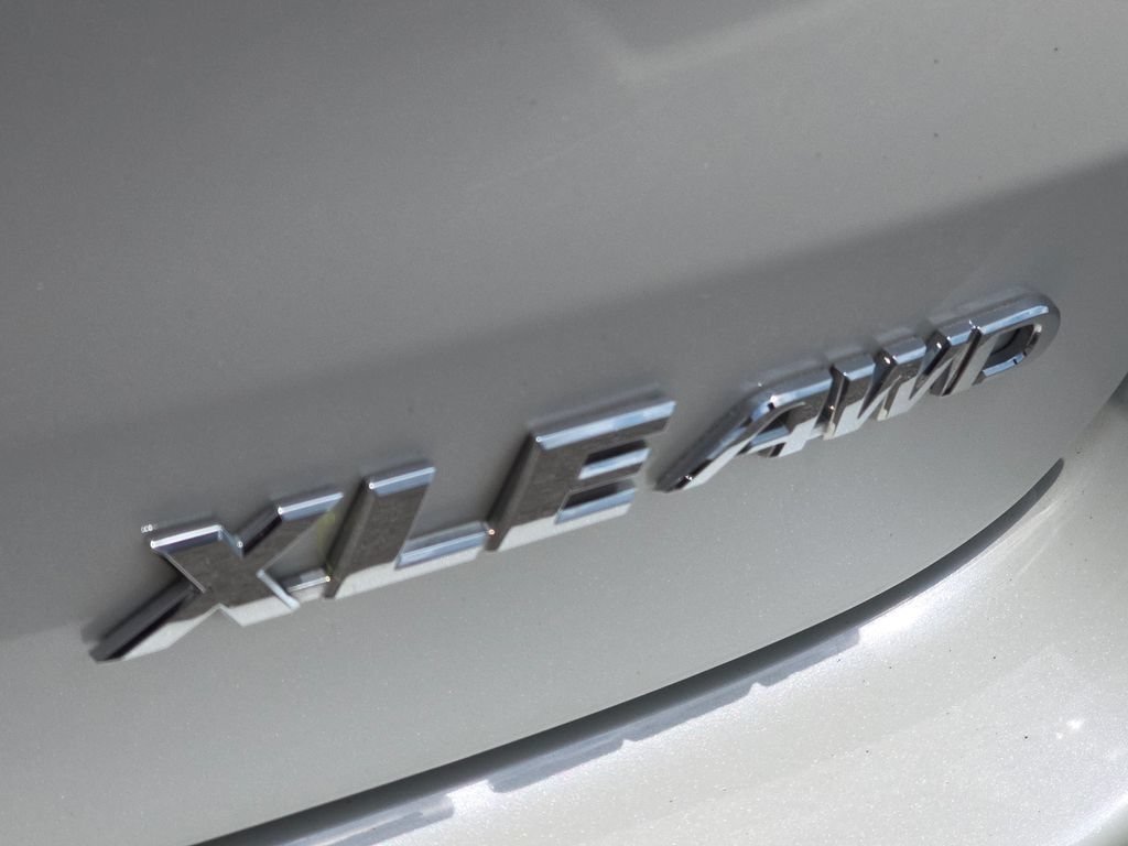 Used 2019 Toyota Highlander XLE AWD/4WD image 19