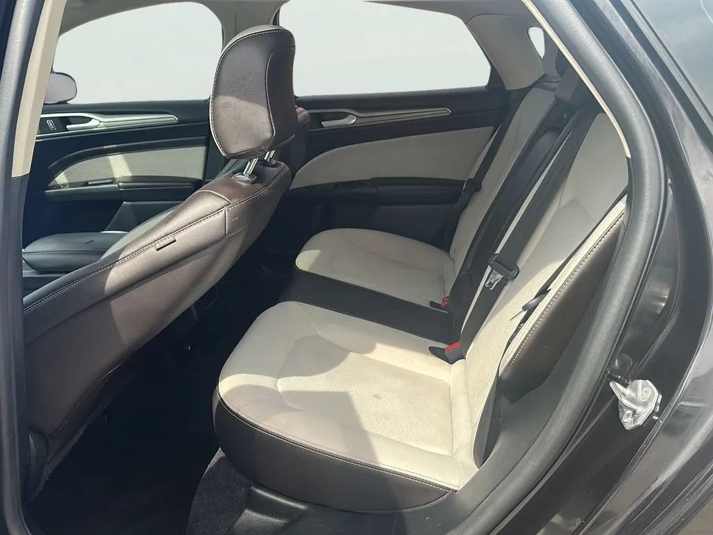 Used 2020 Ford Fusion SE w/ Equipment Group 151A FWD image 12