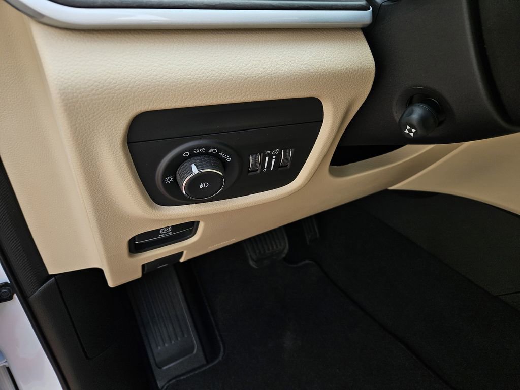 New 2026 Jeep Grand Cherokee L Limited image 17