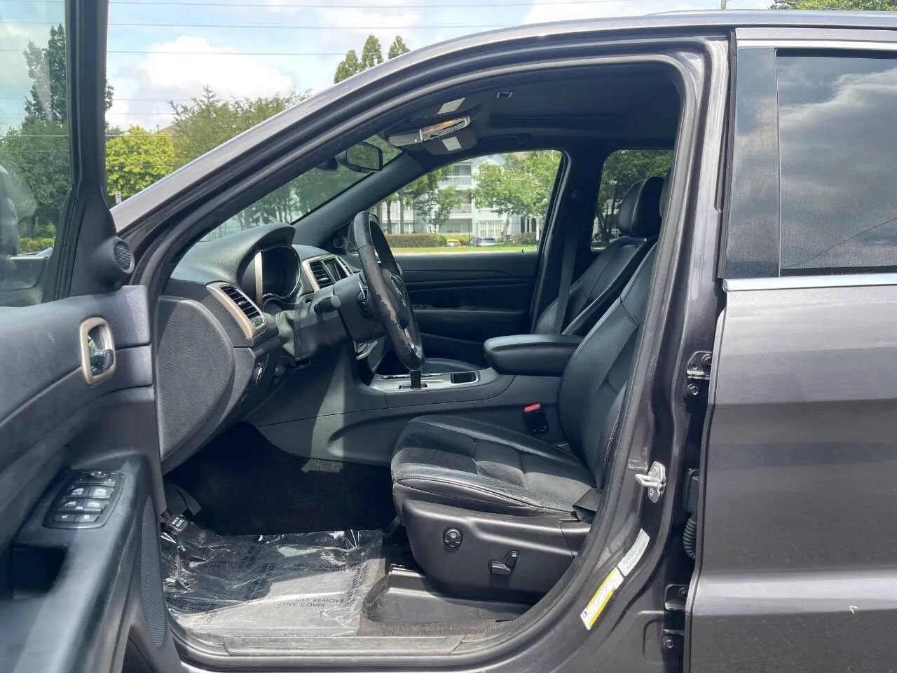 Used 2015 Jeep Grand Cherokee Altitude RWD image 14