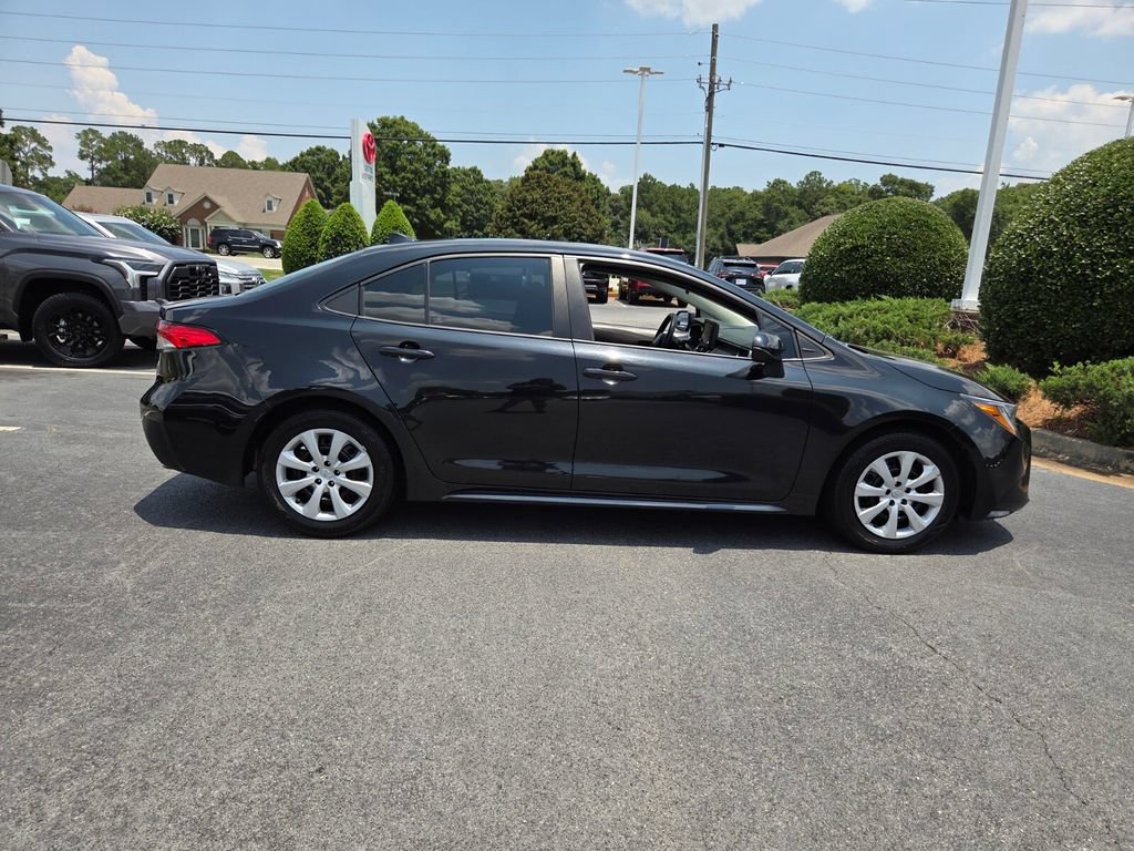 Used 2022 Toyota Corolla LE FWD image 13