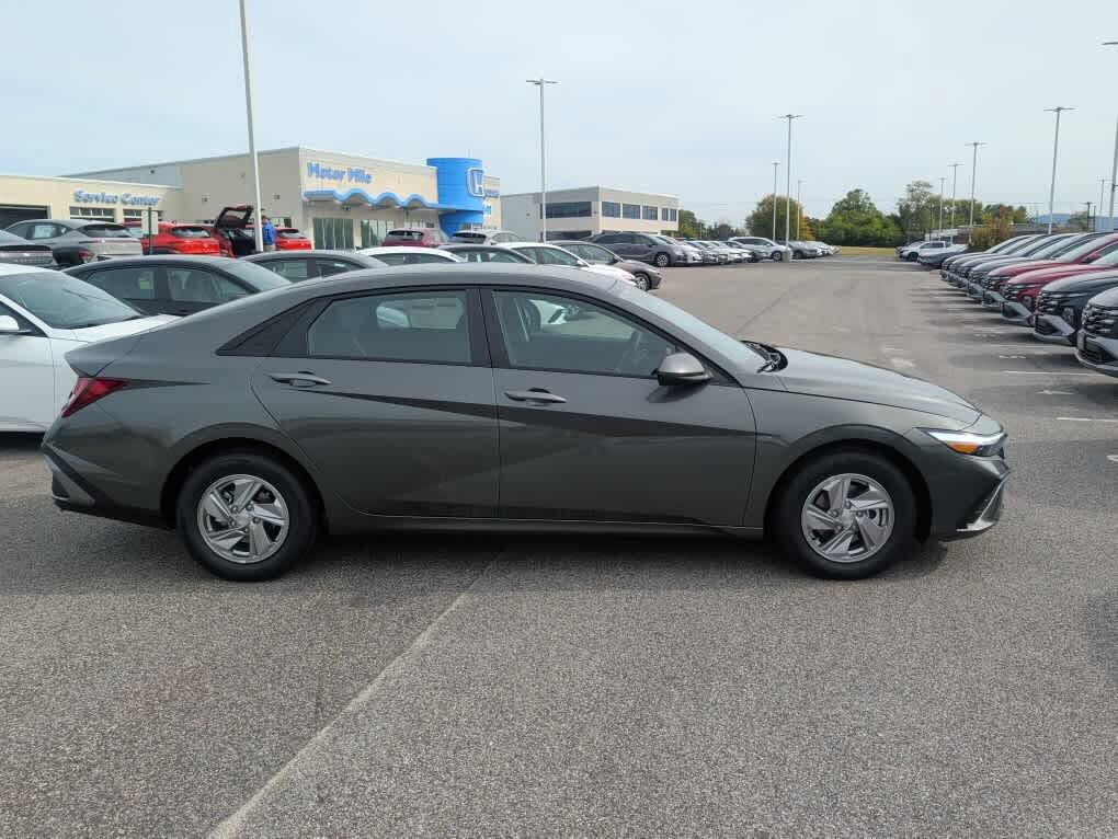 New 2026 Hyundai Elantra SE FWD image 15