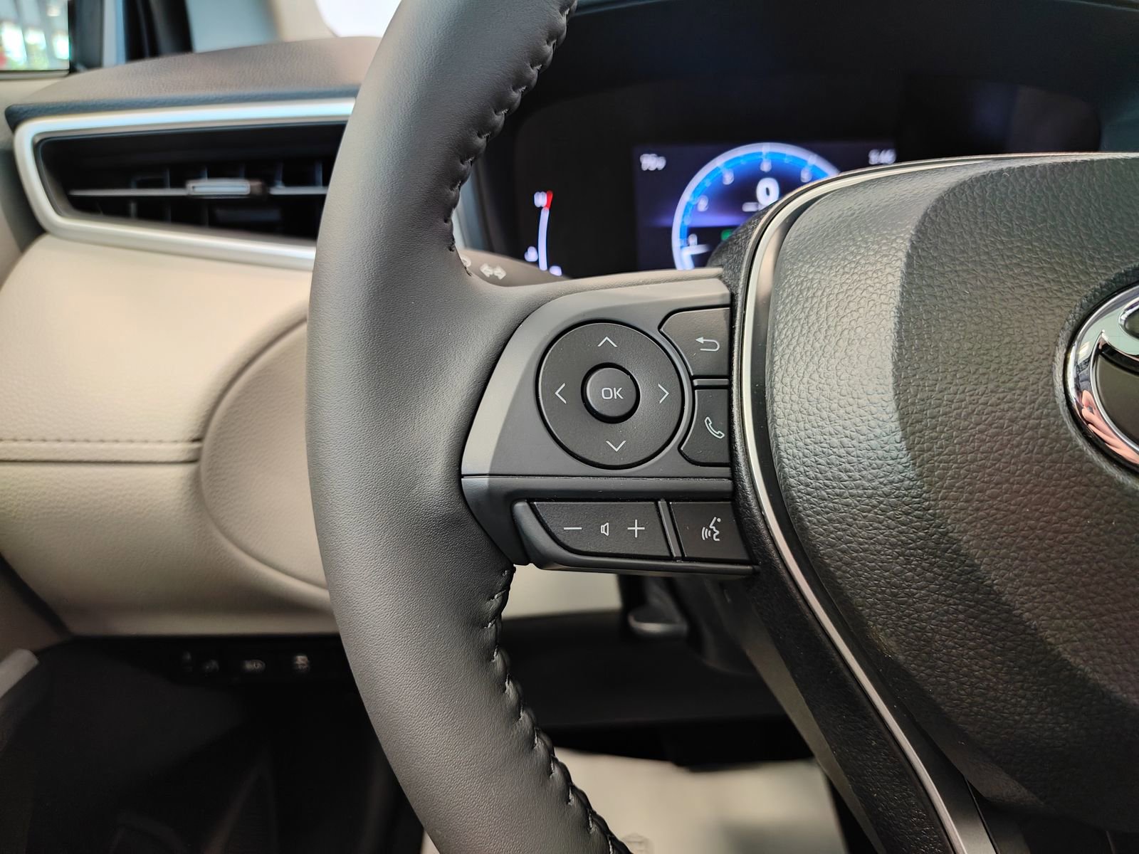 New 2026 Toyota Corolla Cross LE w/ Moonroof Package image 17