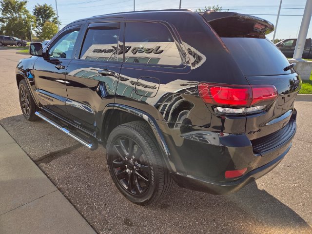 Used 2019 Jeep Grand Cherokee Altitude AWD/4WD image 7