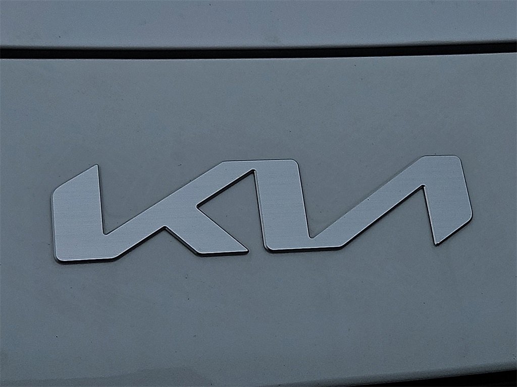 New 2025 Kia Niro EX Touring image 13