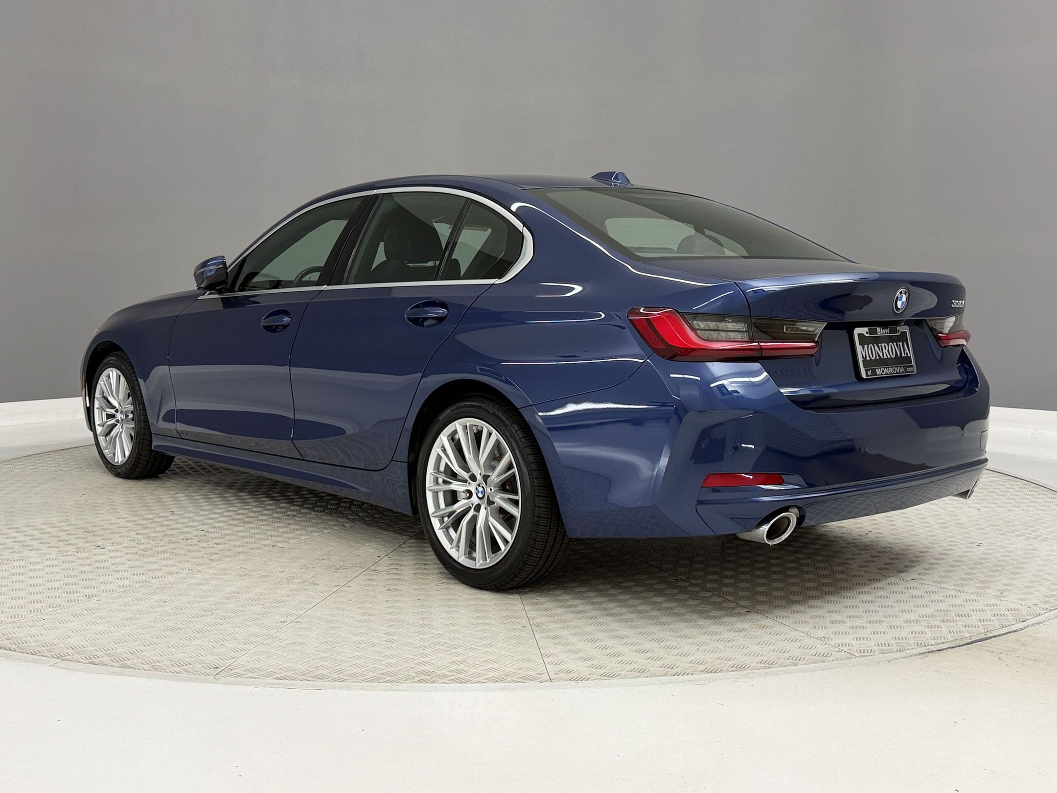 Certified 2024 BMW 330i Sedan w/ Convenience Package RWD image 3