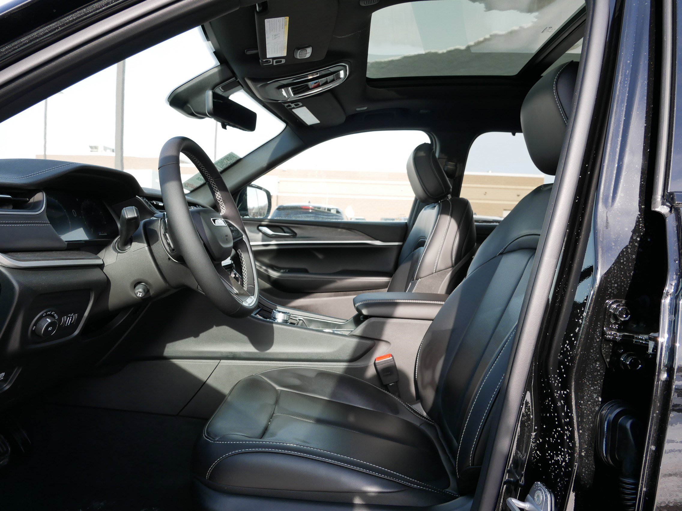 New 2025 Jeep Grand Cherokee L Limited image 6