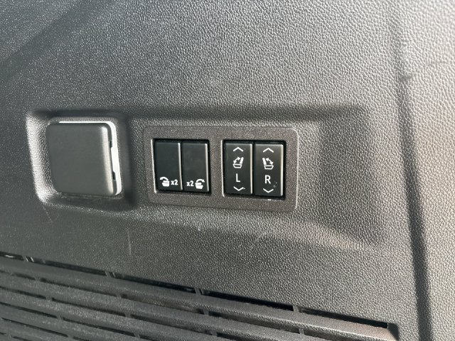 Certified 2023 GMC Yukon Denali Ultimate AWD/4WD image 18