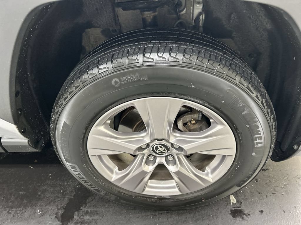 Used 2024 Toyota RAV4 XLE AWD/4WD image 8