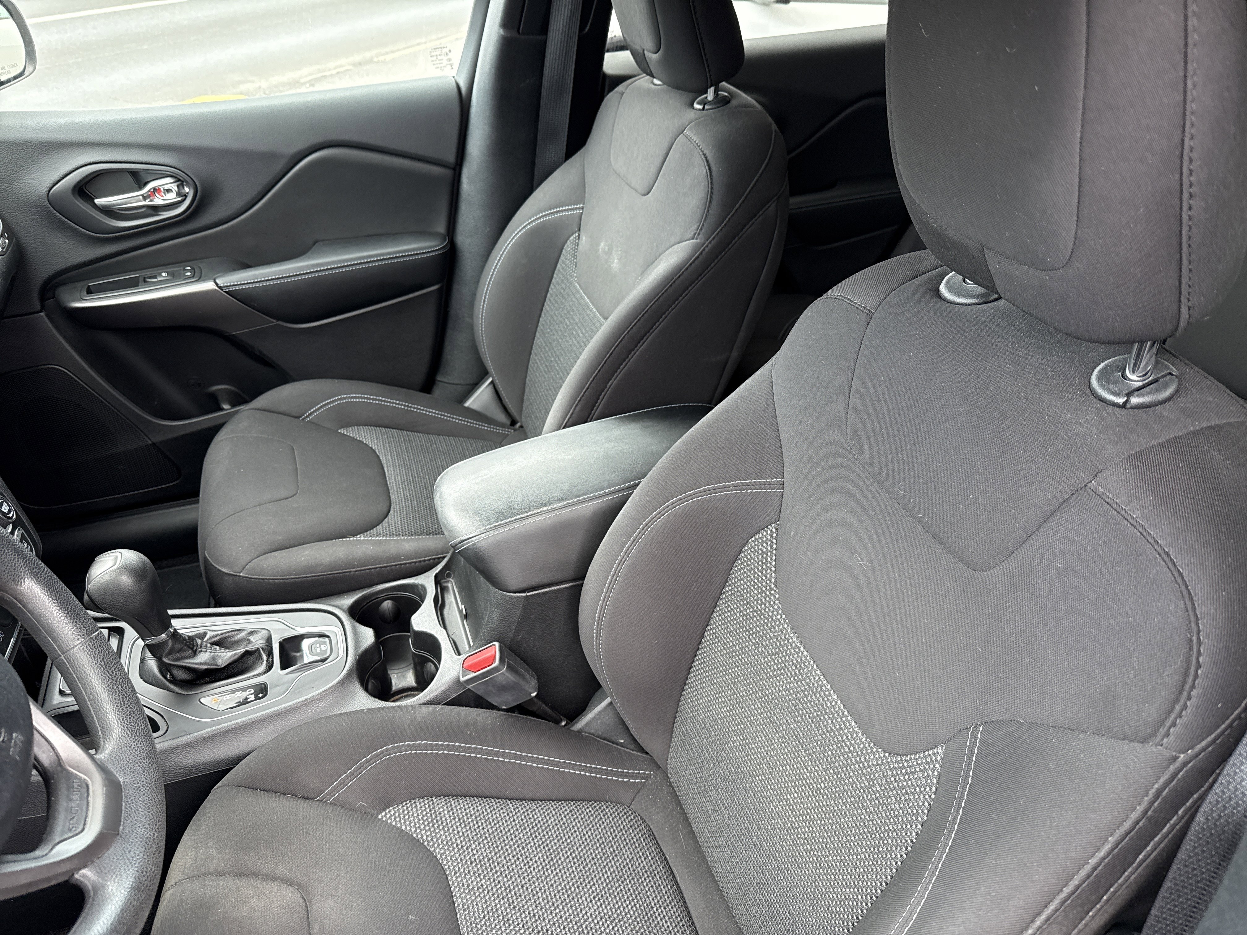 Used 2019 Jeep Cherokee Latitude w/ Popular Appearance Group image 12