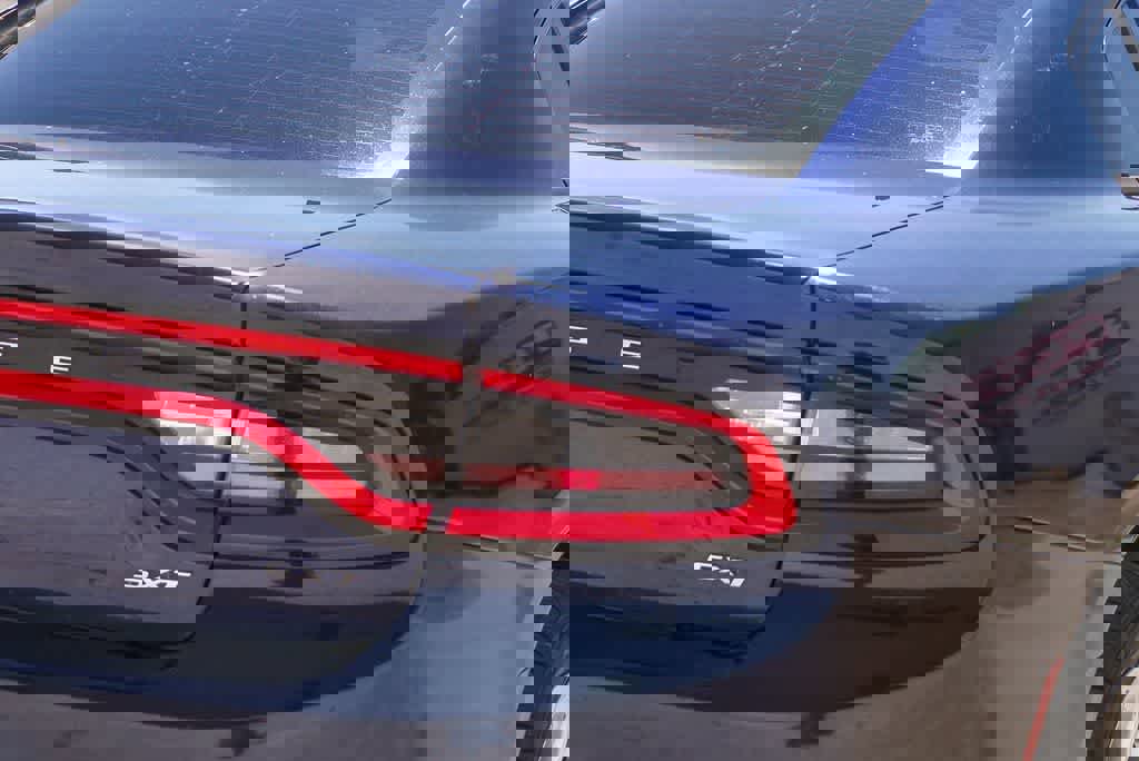 Used 2015 Dodge Charger SXT RWD image 10