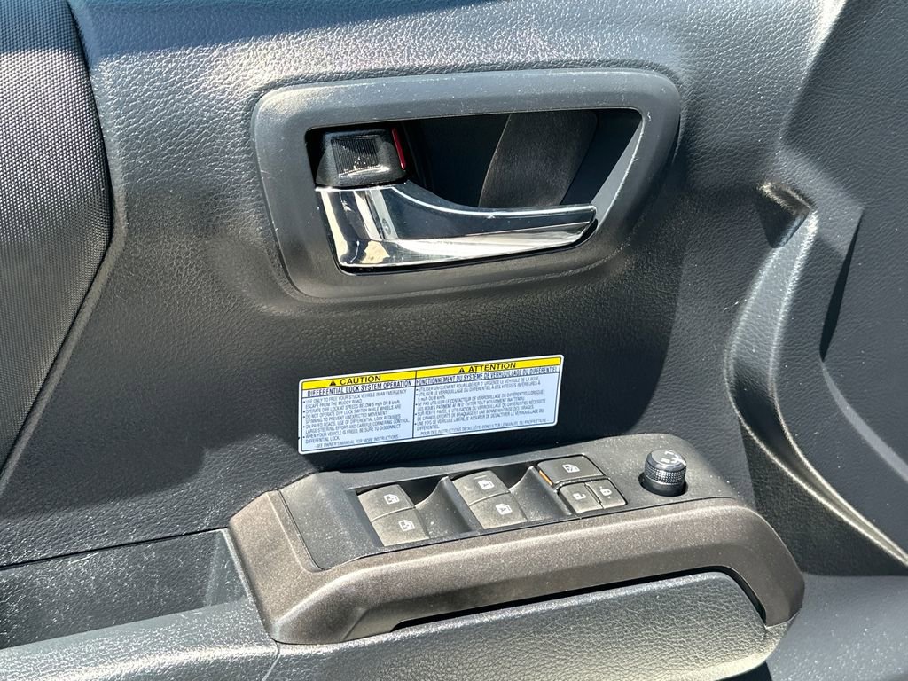 Used 2019 Toyota Tacoma TRD Off-Road AWD/4WD image 15