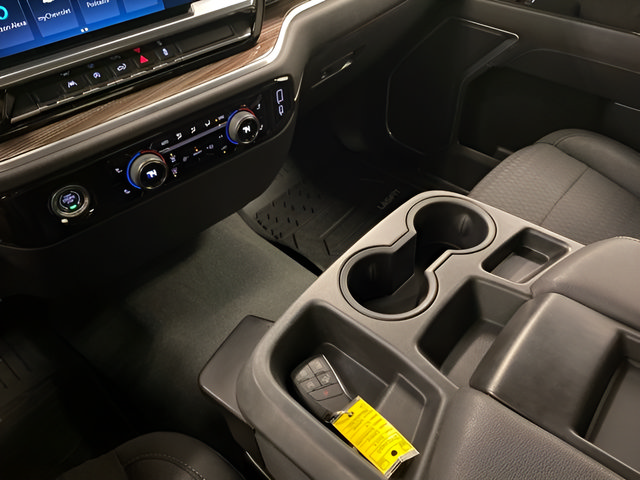 Used 2022 Chevrolet Silverado 1500 LT AWD/4WD image 13