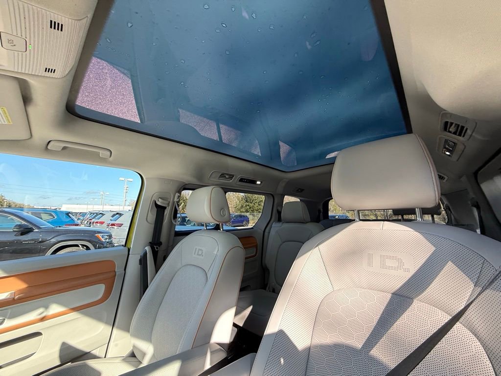 Used 2025 Volkswagen ID. Buzz 1st Edition image 21