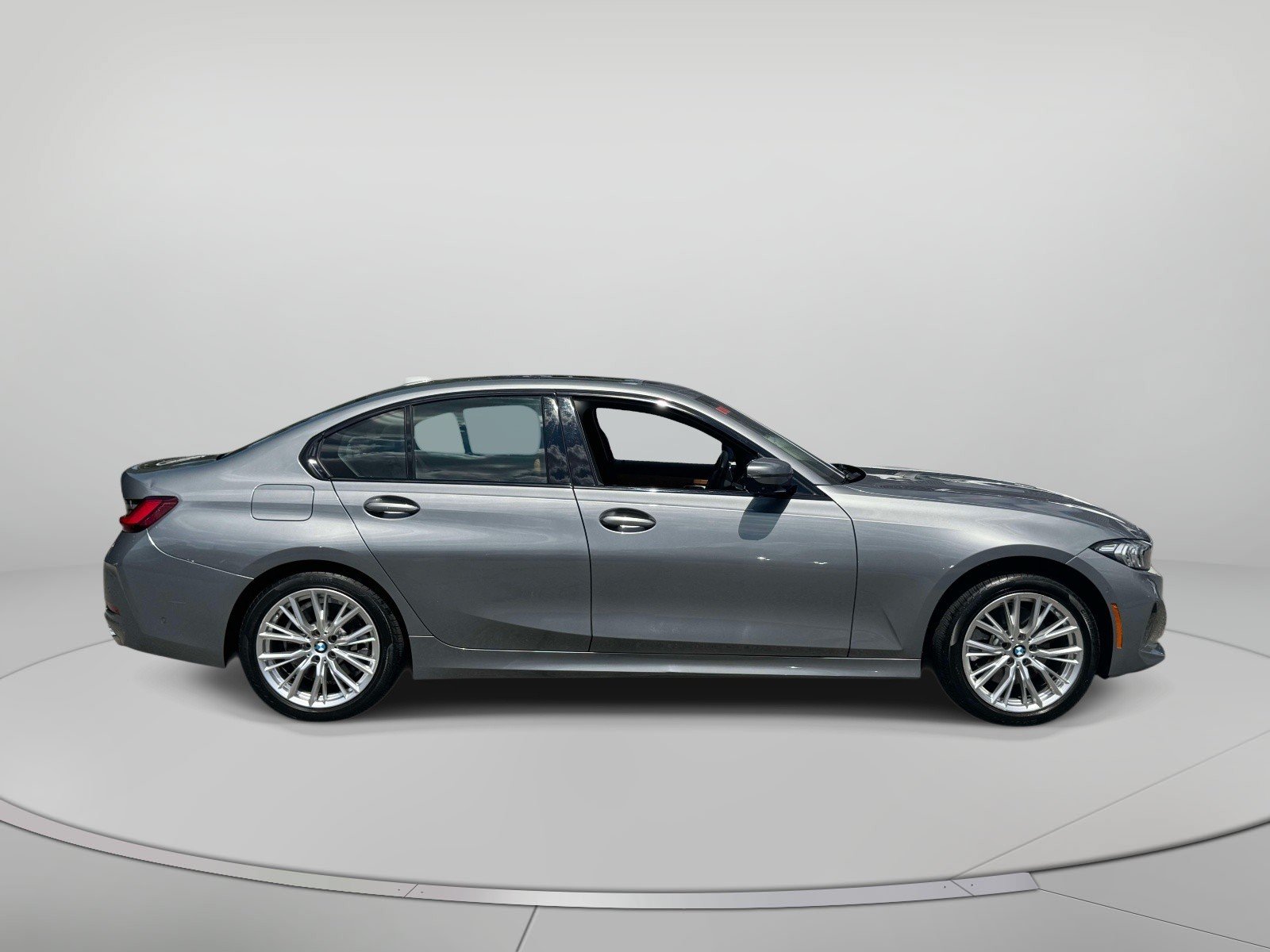 Used 2023 BMW 330i xDrive Sedan w/ Premium Package AWD/4WD image 4