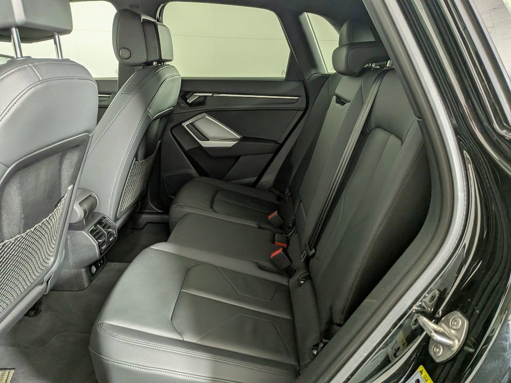 Used 2025 Audi Q3 2.0T Premium image 32
