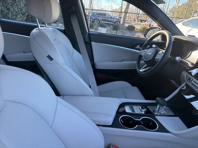 Certified 2025 Genesis G70 2.5T image 9
