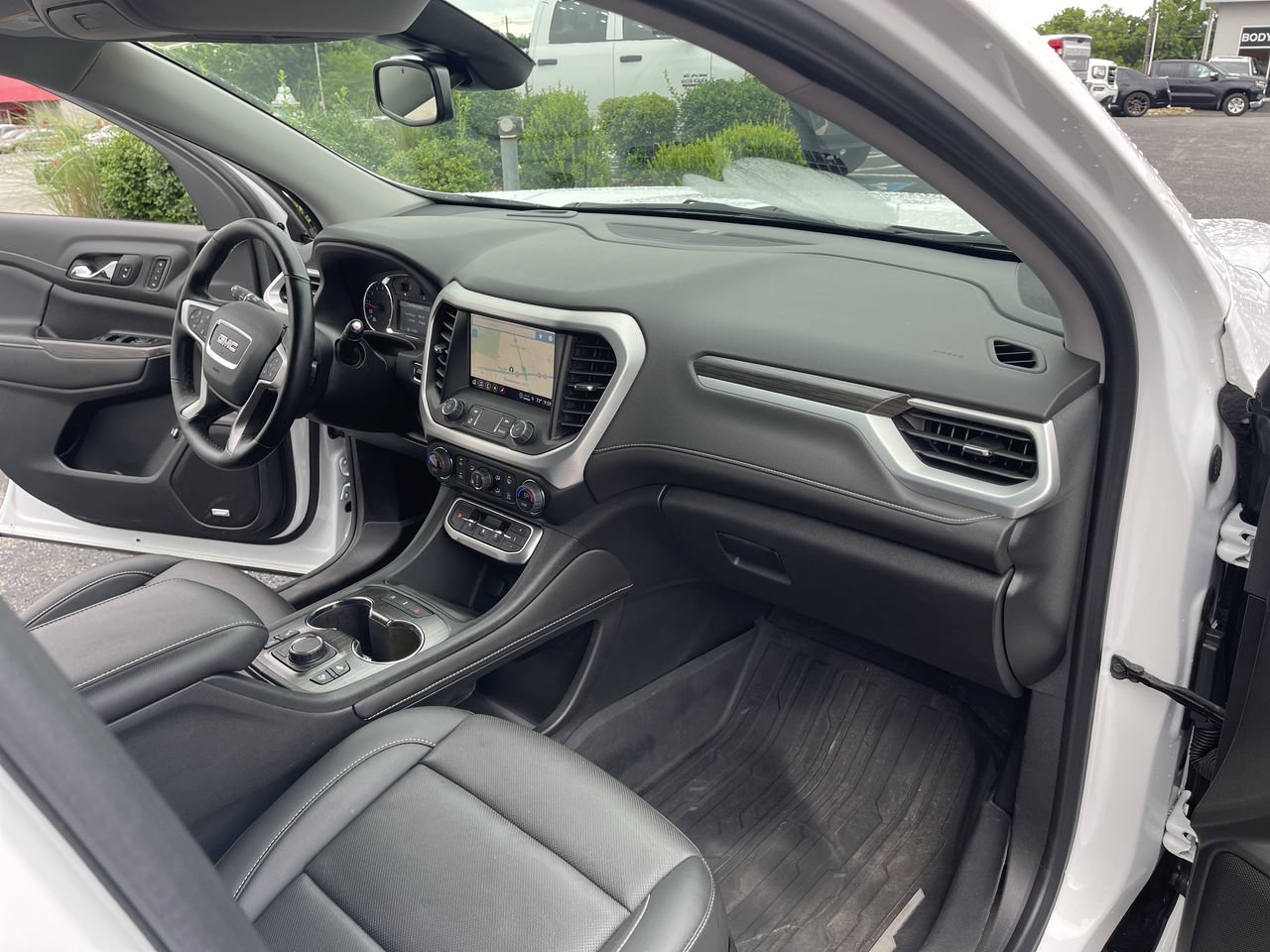 Used 2023 GMC Acadia SLT w/ Preferred Package FWD image 29
