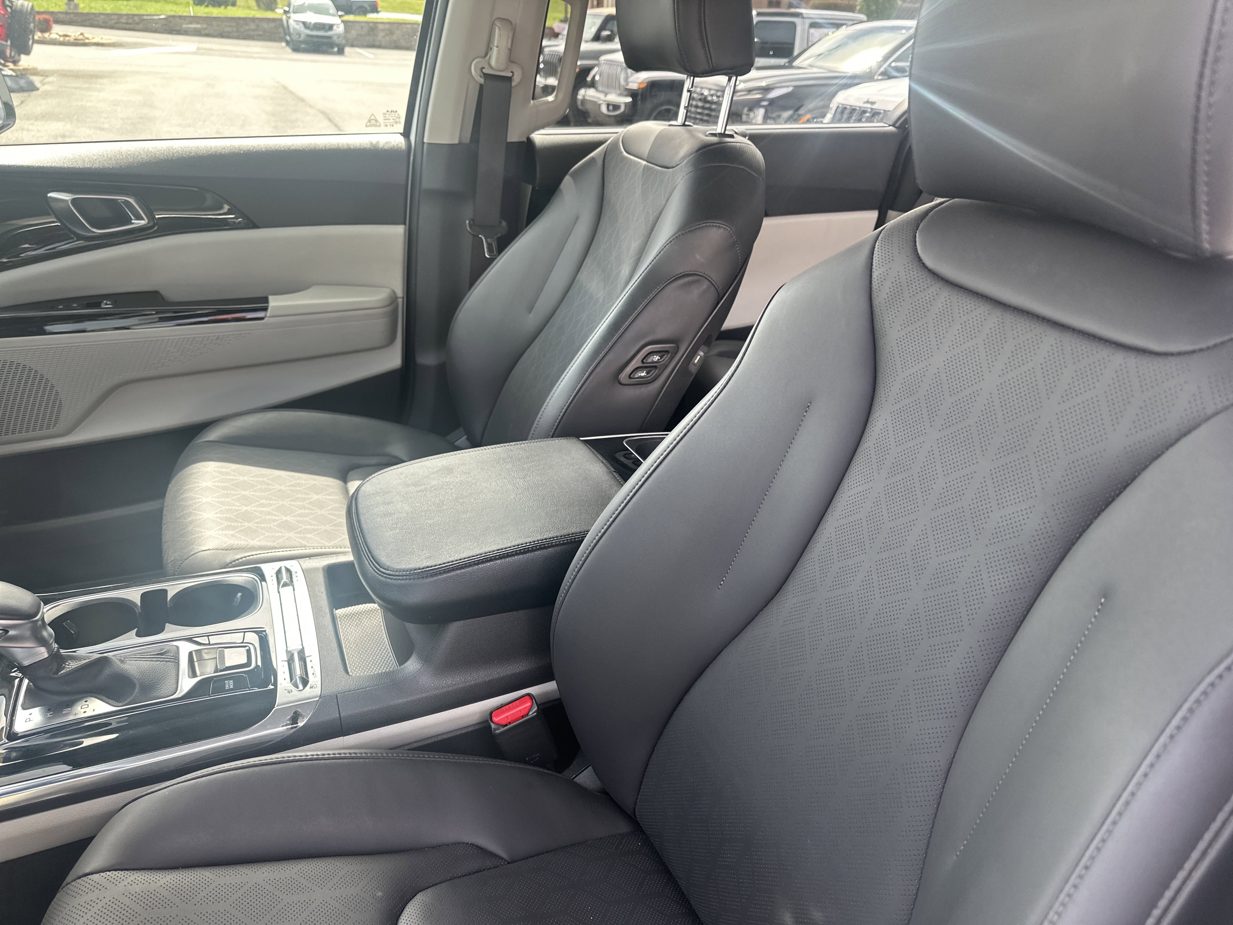 Used 2024 Kia Carnival SX image 16