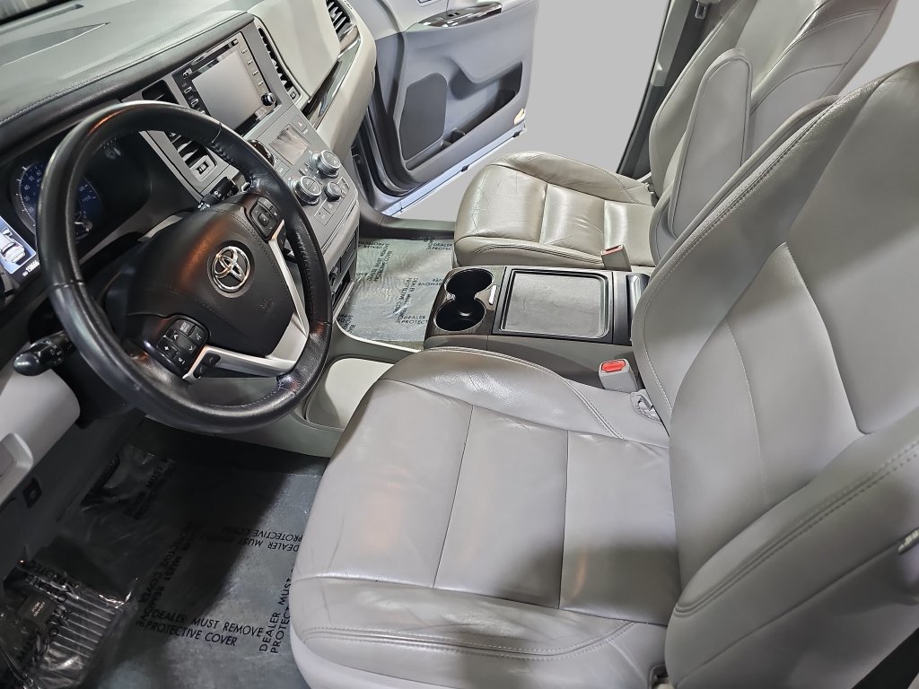 Used 2018 Toyota Sienna XLE Premium AWD/4WD image 22