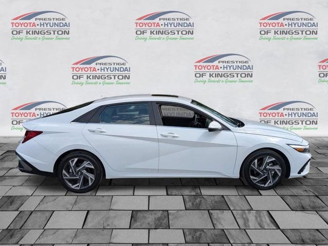 Used 2025 Hyundai Elantra Limited FWD image 2