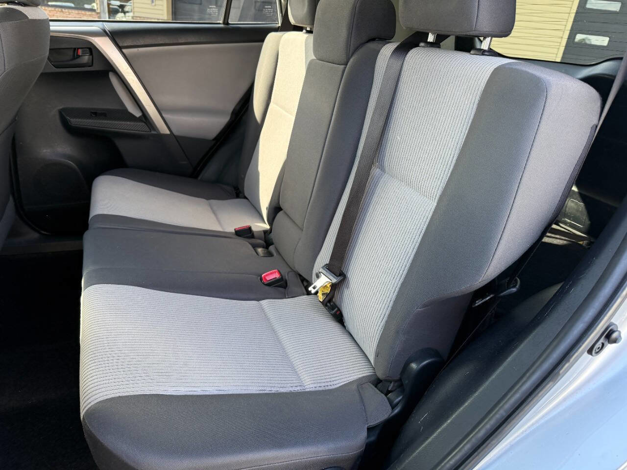 Used 2015 Toyota RAV4 LE image 22