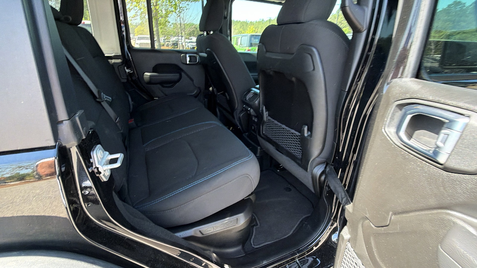 Used 2025 Jeep Wrangler Unlimited Rubicon 4xe w/ Convenience Group AWD/4WD image 21