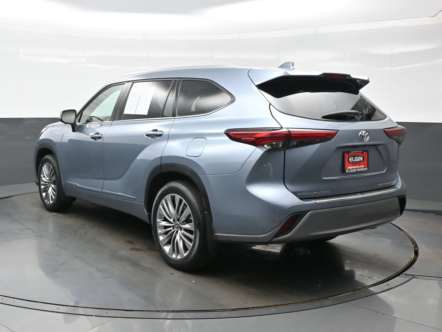 Used 2023 Toyota Highlander Platinum AWD/4WD image 4