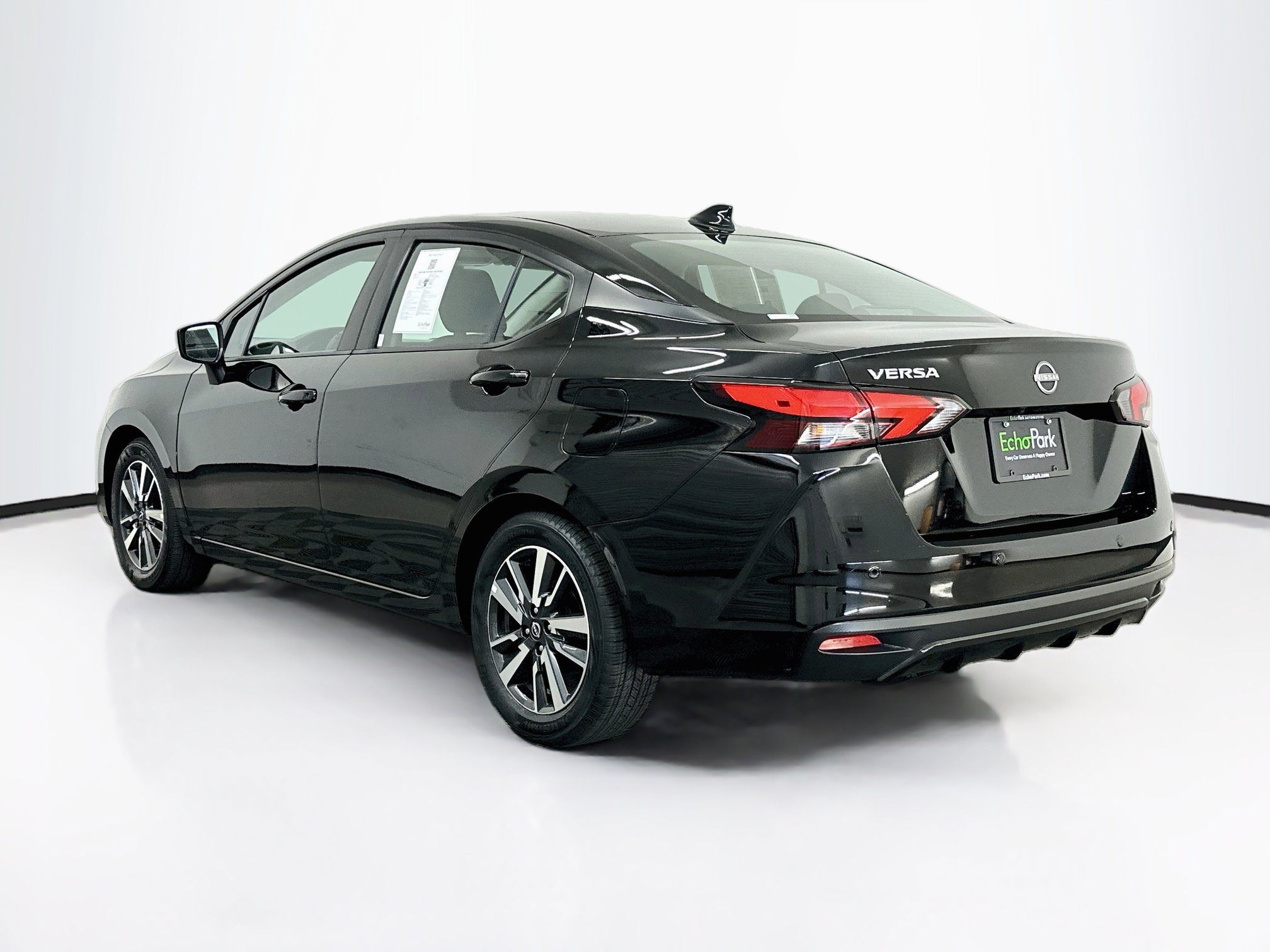 Used 2025 Nissan Versa SV FWD image 5