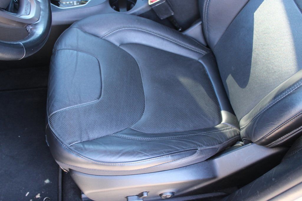 Used 2021 Jeep Cherokee Limited image 26