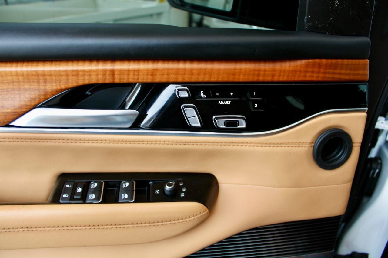 Used 2025 Jeep Grand Wagoneer L Series III AWD/4WD image 10