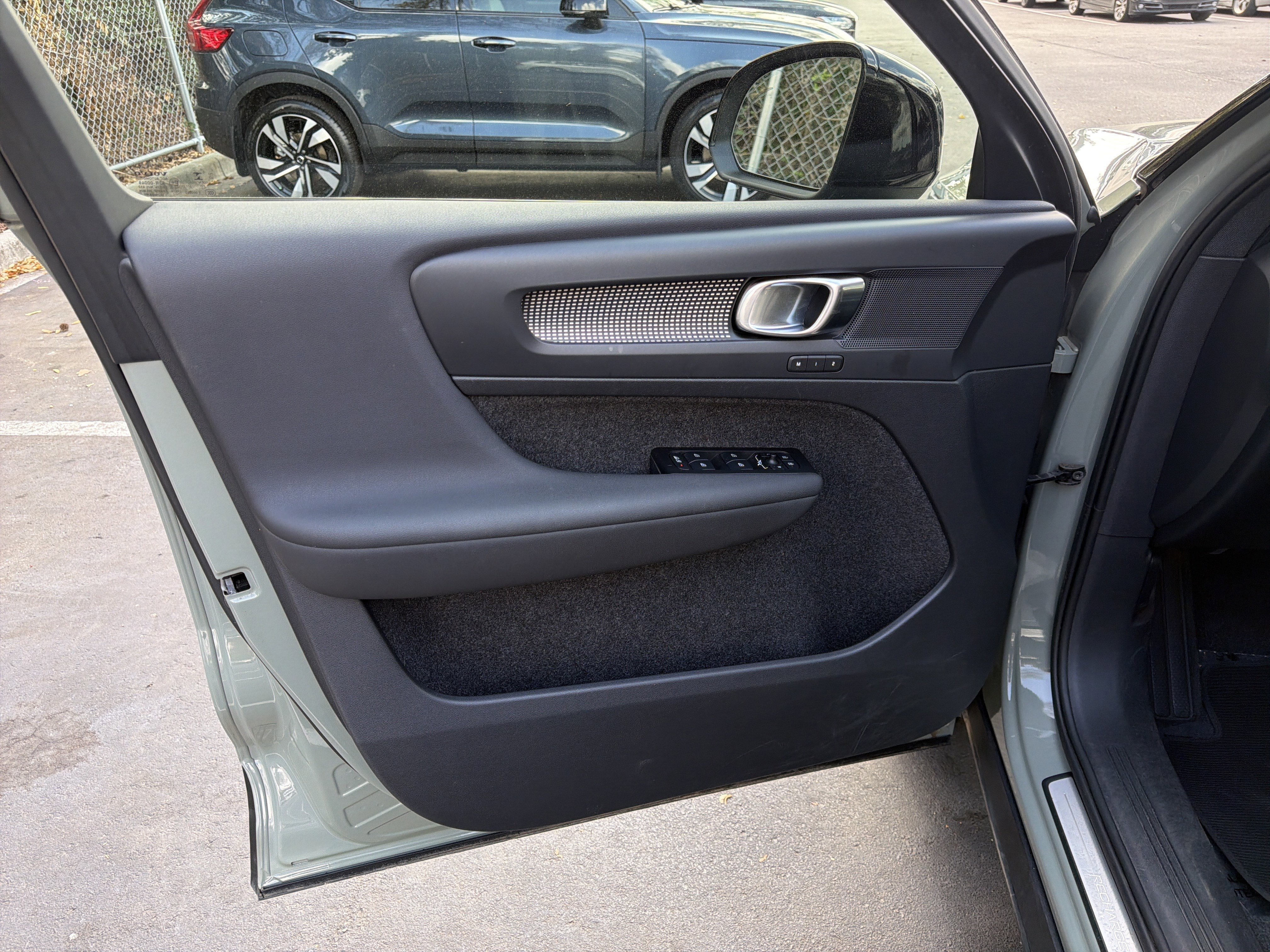 Certified 2022 Volvo XC40 P8 Recharge Plus image 14